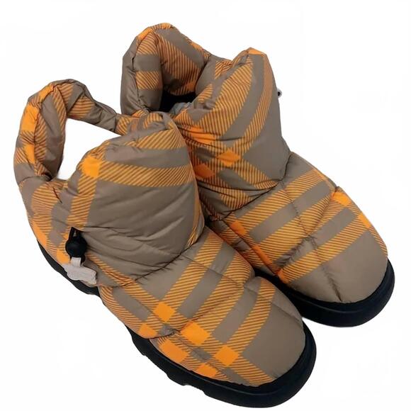 NEW BURBERRY men\'s check pillow boots in yellow